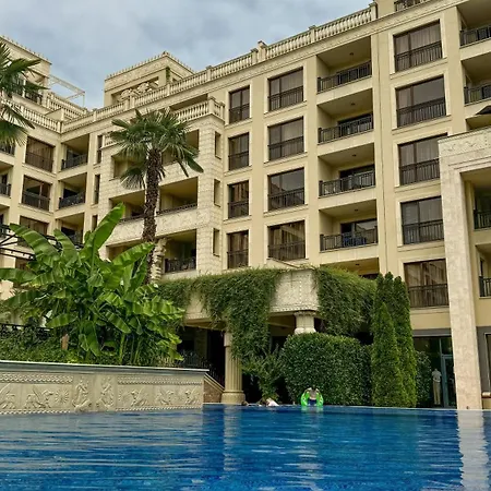 Pool View In Apartamento
